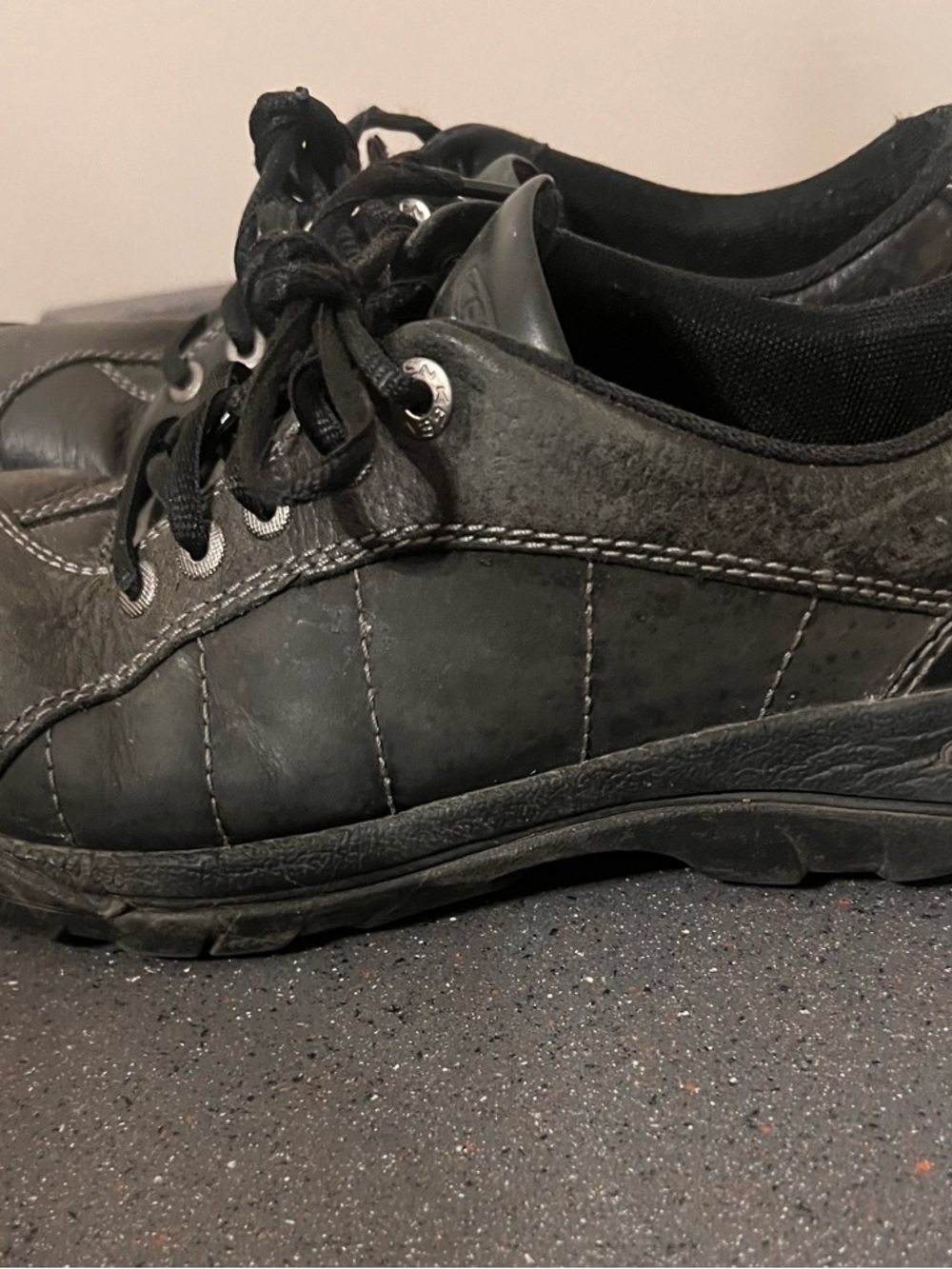 KEEN Black Leather Lace-Up women’s Oxford Shoes - Picture 2 of 5
